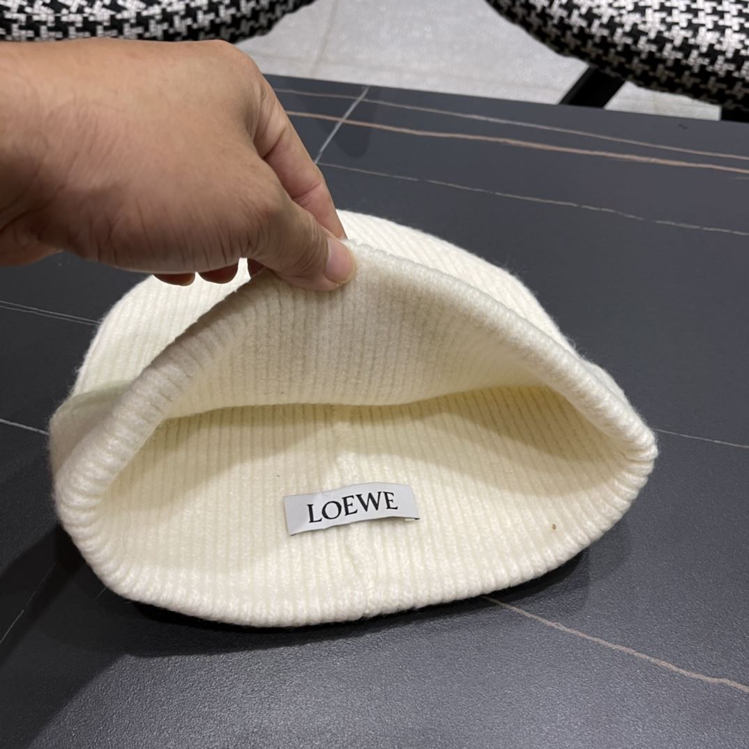 Loewe Caps